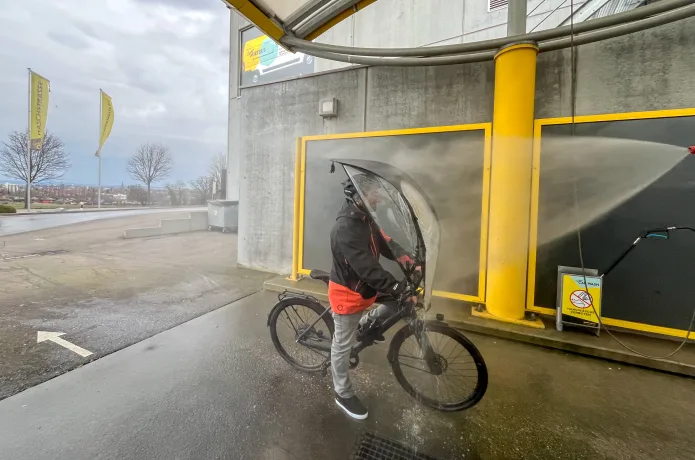 Introducing Wip: Weather Protection for Urban Biking